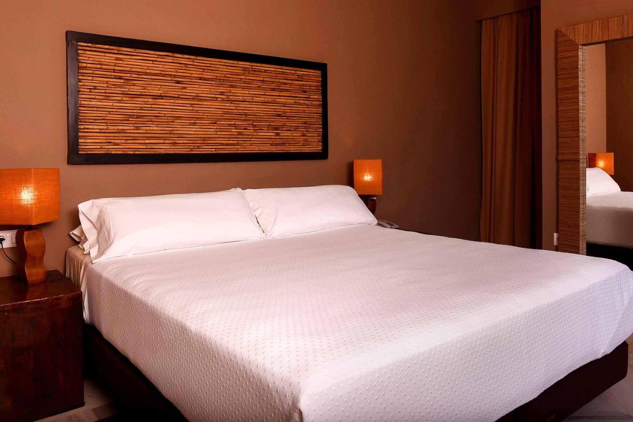 Chillout Tres Mares Hotel 2*