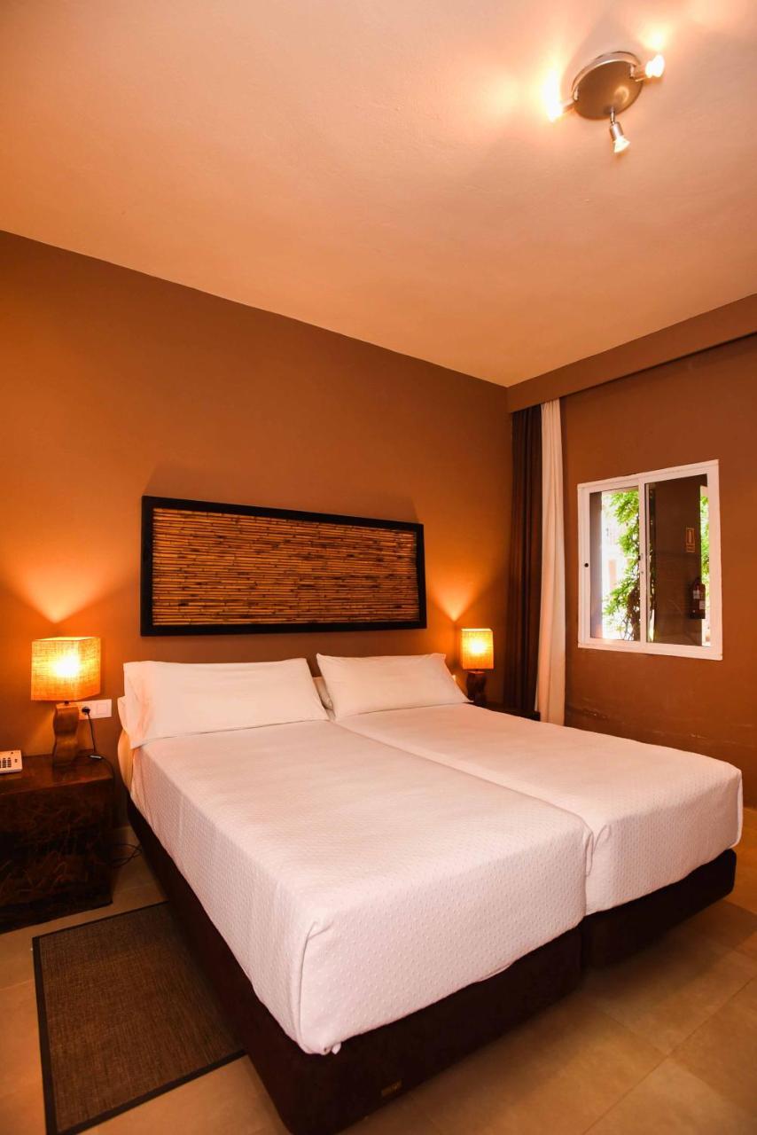 Chillout Tres Mares Hotel 2*